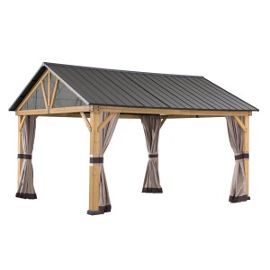Sunjoy Zedernholz Gazebo mit Khaki Vorhängen, 335x399cm. Pavillon mit Vorhängen für mehr Privatsphäre.