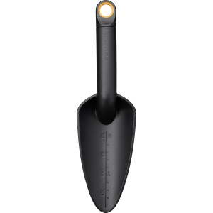 Schwarze Fiskars Solid Blumenkelle (29 cm) für Gartenarbeiten wie Umtopfen in Beeten und Kübeln.