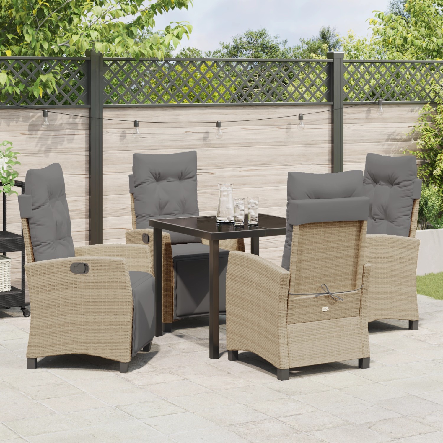 Beige 5-teilige vidaXL Garten Essgruppe aus Poly Rattan mit Tisch und Stühlen mit grauen Auflagen.