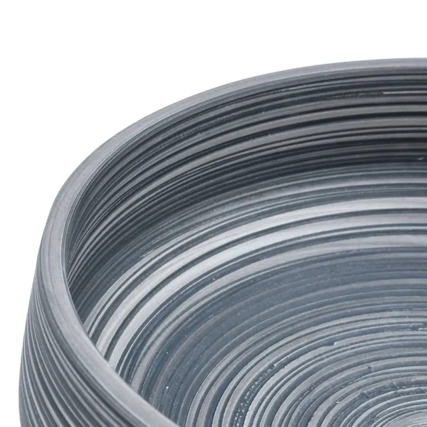 Graues rundes Keramik Aufsatzwaschbecken mit handgefertigtem Spiralmuster.