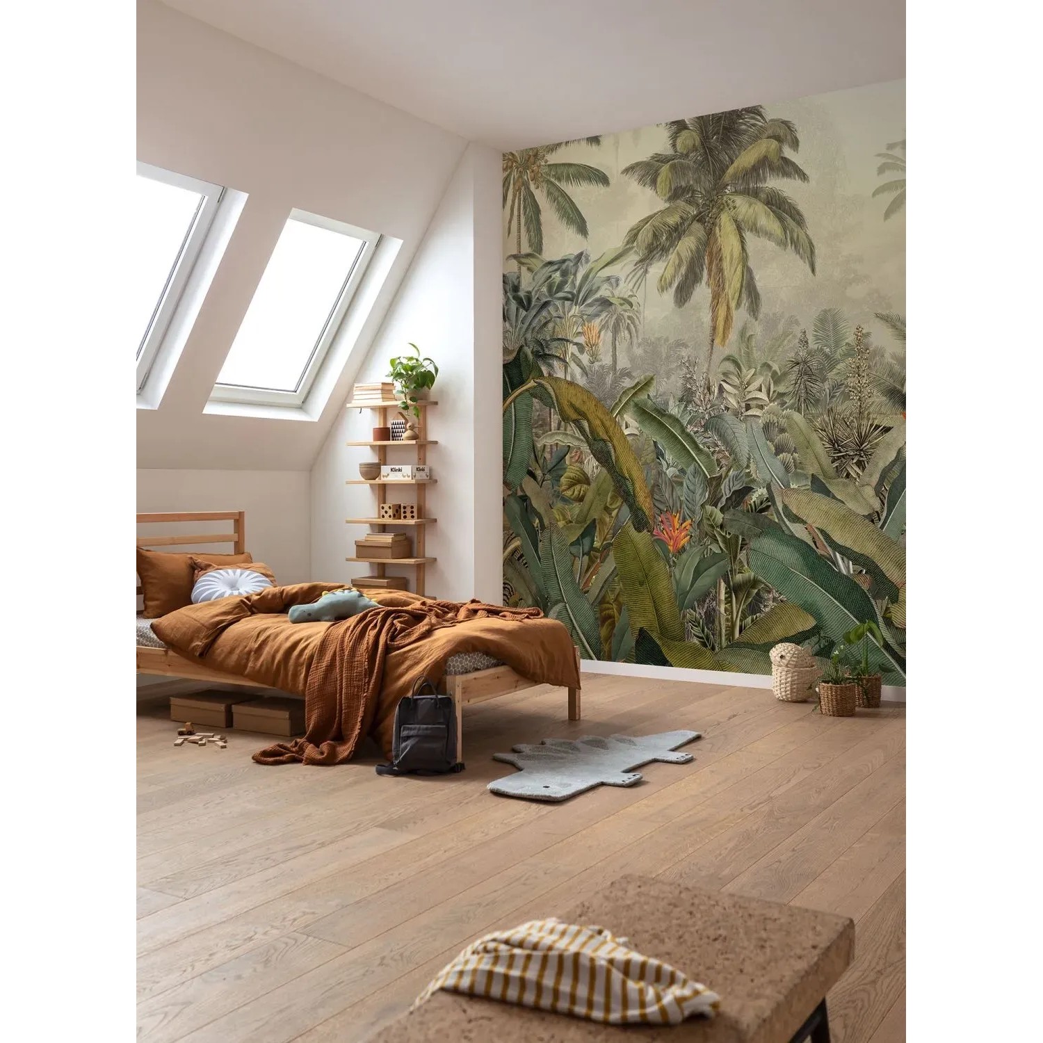 Zimmer mit Komar Fototapete Dschungel Grün mit Palmen und tropischen Pflanzen.