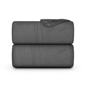 Anthrazitfarbene Bestgoodies Kuscheldecke 150x200 cm mit Cashmere Soft Touch Popcorn Muster.