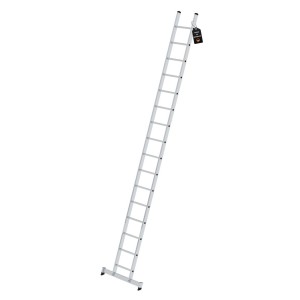 PROREGAL Anlegeleiter mit 16 Sprossen und Traverse für sicheren Stand.