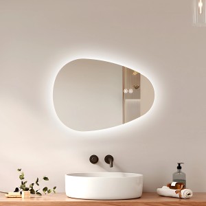 Asymmetrischer Emke LED Badspiegel 60x45 cm mit Anti-Beschlag und dimmbaren Lichtfarben.