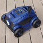 Blau-schwarzer CF Poolroboter CF100CL mit Akku für Pools bis 100 m².