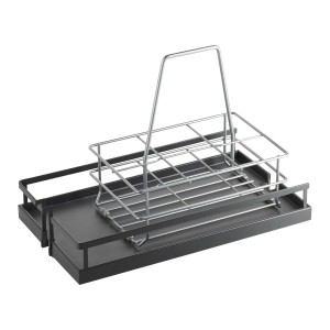 Kesseböhmer Flaschentragekorb silbergrau für 6 Flaschen aus Metall auf dunklem Auszug. Küchenausstattung.