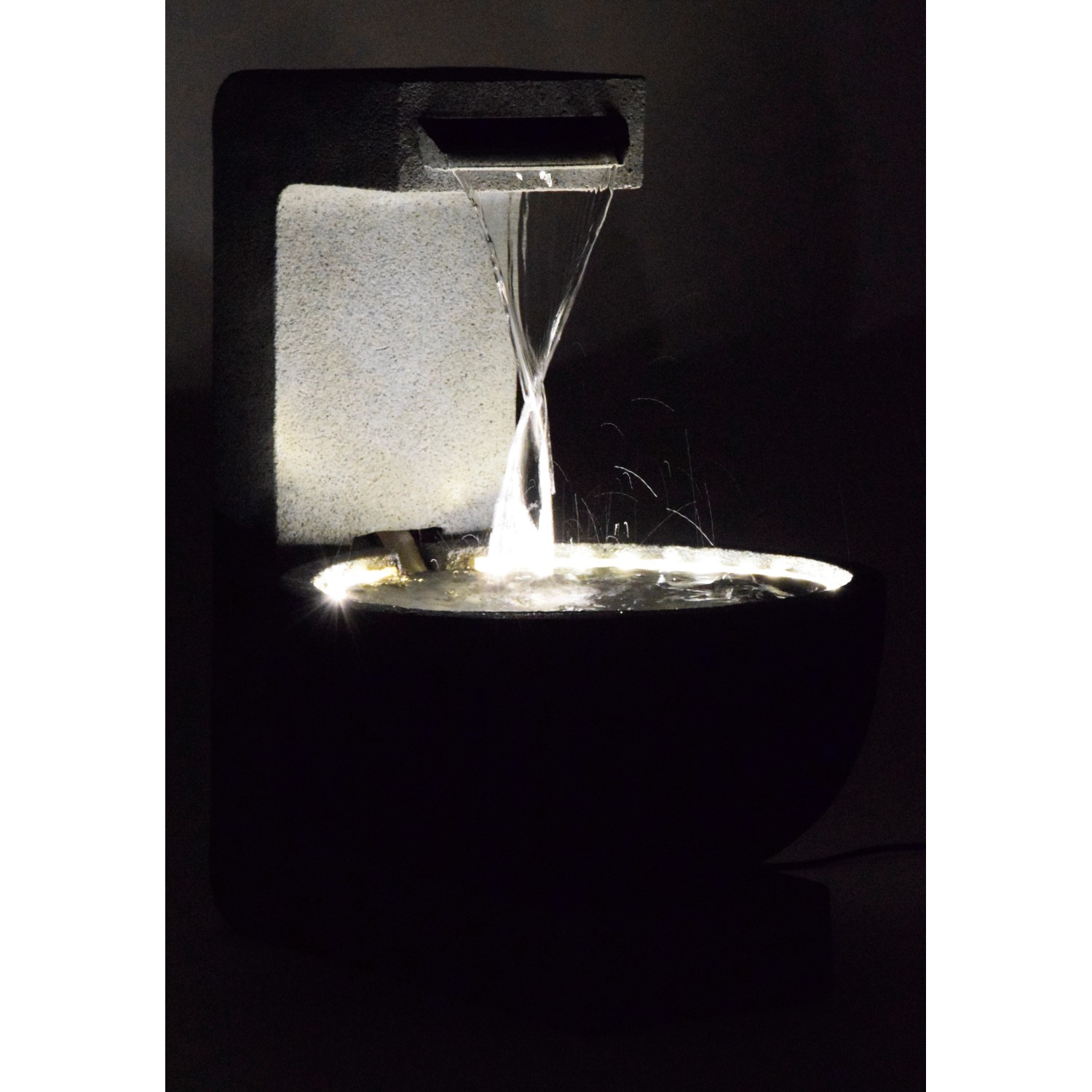 Großer, runder Design-Gartenbrunnen (52x44x65cm) mit LED-Beleuchtung.