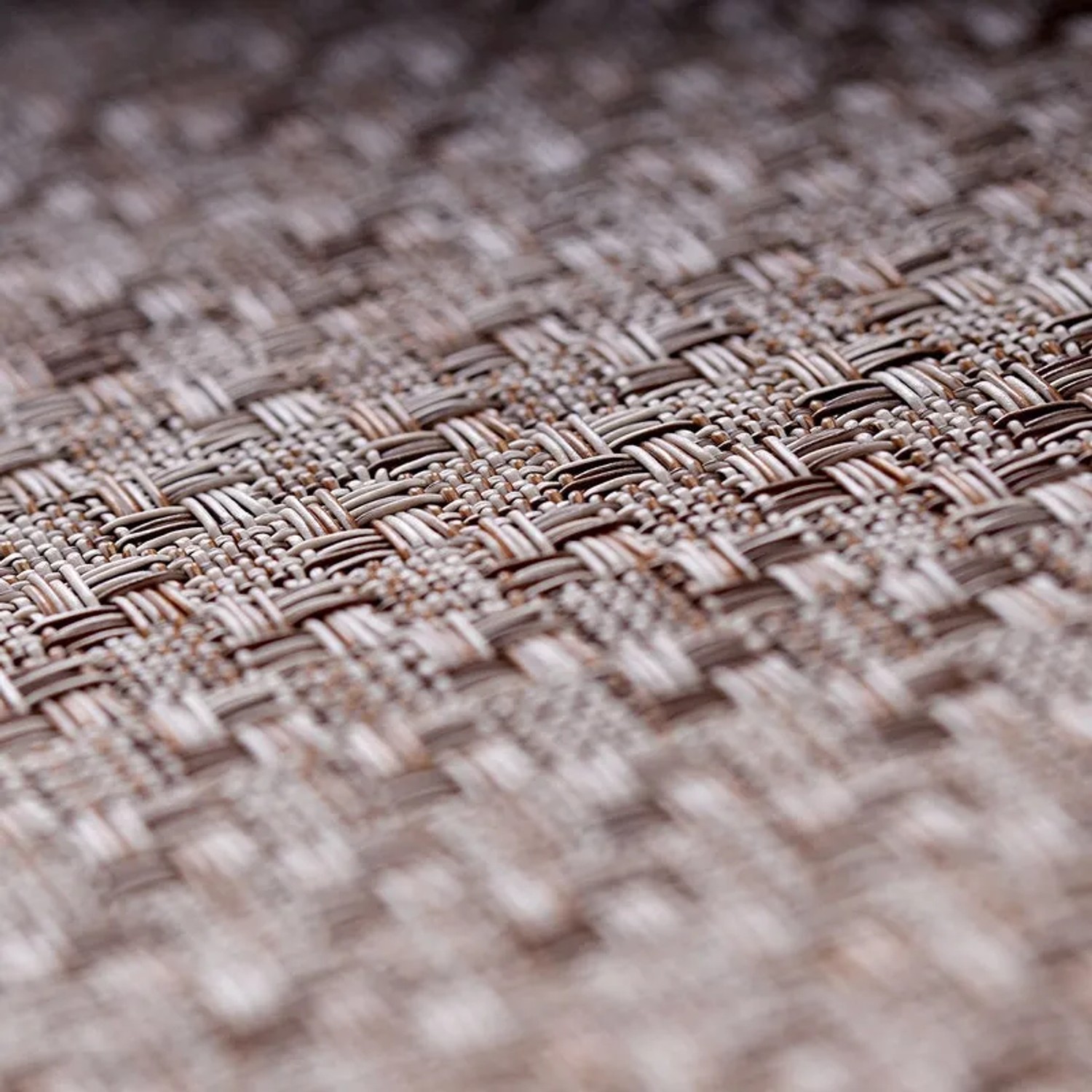 Detailaufnahme: Wetterfester Outdoor Teppich Trani in Flechtoptik für Terrasse und Garten.