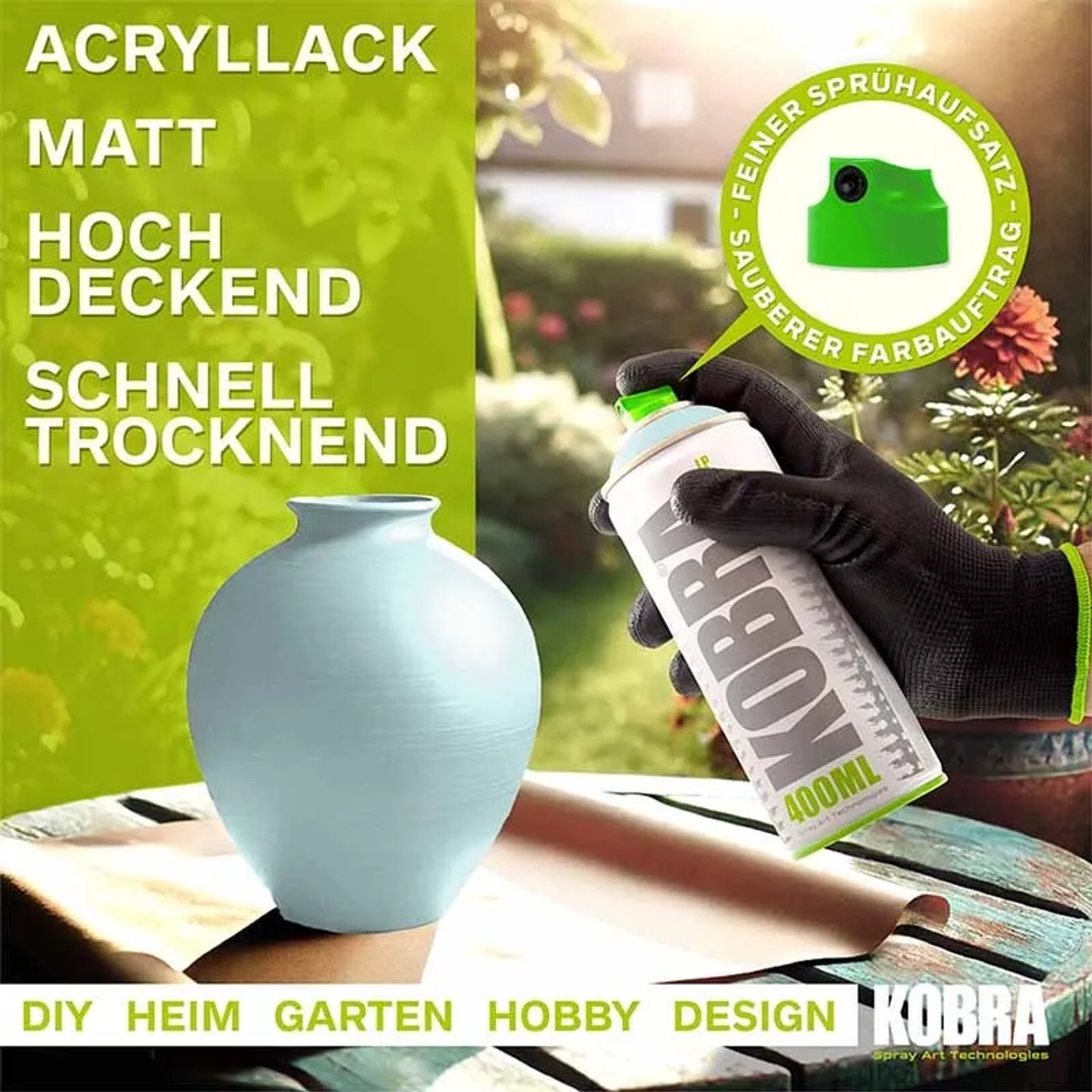 Kobra Buntlack Spray Pastelltürkis, 400ml, matt. Dose wird gehalten, Vase im Hintergrund.
