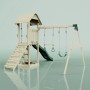 PolarPlay Spielturm Vimmerby mit Schaukel, Trapezstange und grüner Rutsche.