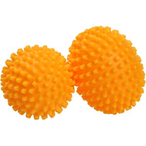 Zwei orangefarbene Steuber Trocknerbälle Purclean zur Wäschepflege.