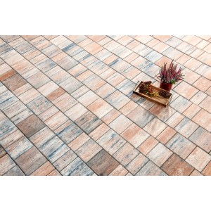 Diephaus Pflaster Vereda Muschelkalk Mehrformat 5 cm, verlegtes Pflaster mit Deko.