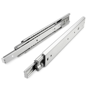 SOTECH Vollauszug 80 kg, 800 mm, Soft Close. Zwei silberne Schubladenschienen aus Stahl auf weißem Grund.