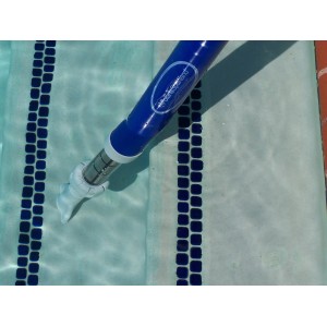 Zodiac Reinigungsstab Spa Wand blau im Pool, kabelloser Poolsauger für Whirlpools und kleine Pools.