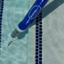 Zodiac Reinigungsstab Spa Wand blau im Pool, kabelloser Poolsauger für Whirlpools und kleine Pools.