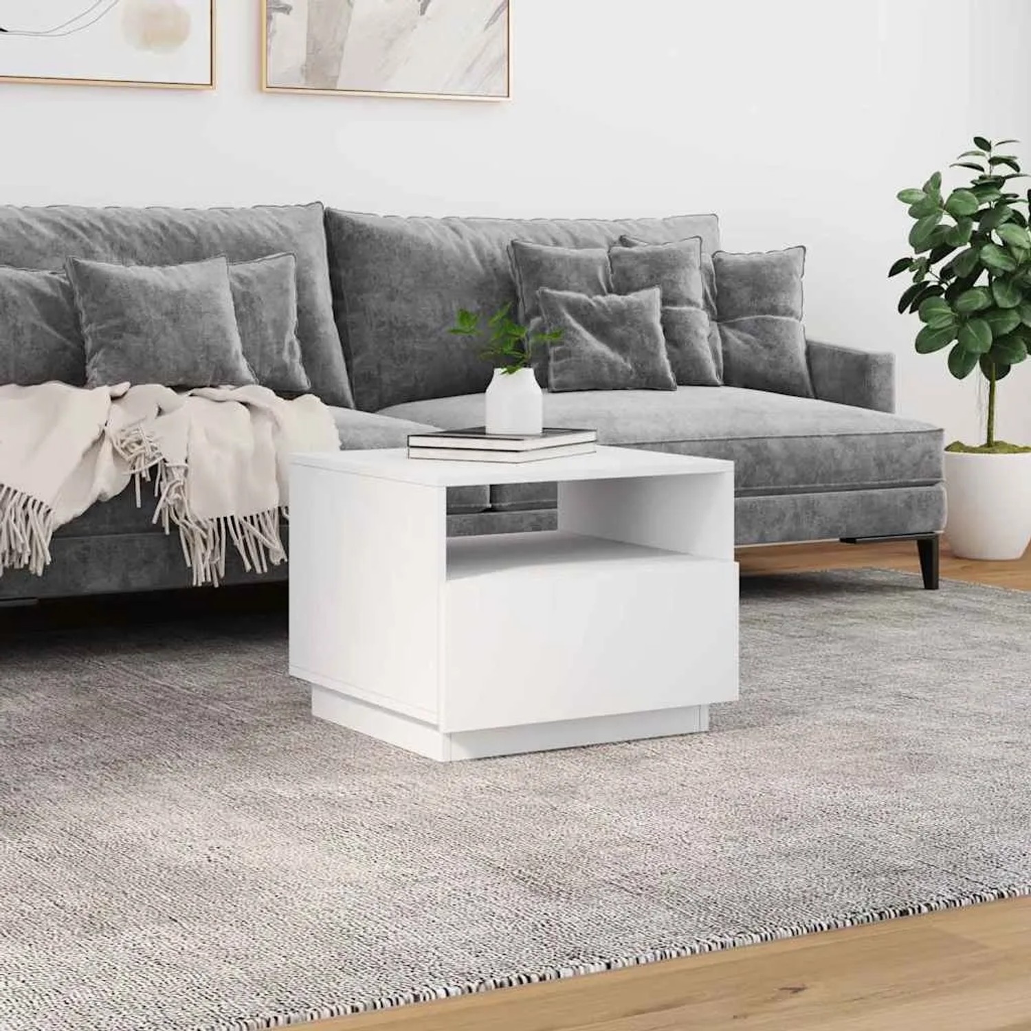Weißer Couchtisch mit LED-Beleuchtung, 50x49x40 cm, im Wohnzimmer.
