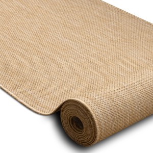 Beiger RugsX Läufer Sion in Sisal-Optik, flach gewebt, aufgerollt. Strapazierfähiger Teppich für drinnen & draußen.