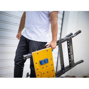 Zusammengeklappter LUX Spanntisch XL, transportbereit. Werkbank mit gelber Arbeitsplatte und schwarzem Gestell.