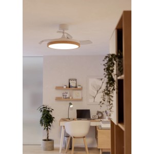 Eglo LED-Deckenventilator Malpica mit Holz-Akzent und ausfahrbaren Flügeln, als Deckenleuchte in modernem Raum.