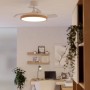 Eglo LED-Deckenventilator Malpica mit Holz-Akzent und ausfahrbaren Flügeln, als Deckenleuchte in modernem Raum.