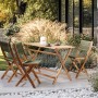 Beliani Gartentisch PROSSEDI, heller Holzfarbton, mit passenden Stühlen im Garten.
