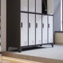 Jan Nowak Metallspind Umkleideschrank mit 10 Fächern in Anthrazit und Weiß.