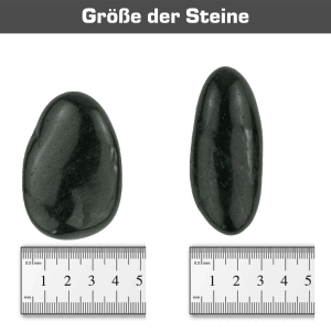 Zwei polierte, schwarze Zierkiesel (3-5 cm) mit Größenangabe. Ideal als Deko-Kies für den Garten.