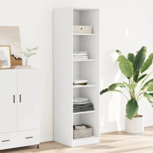 Weißer, schmaler Kleiderschrank (50x50x200 cm) aus Holzwerkstoff mit offenen Fächern.