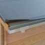 Ablaufstutzen aus Aluminium für SDF Kastenrinne, Naturfarben, am Dach montiert.