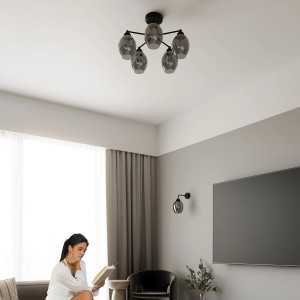 Schwarzer Kronleuchter Fillan 5 von Sollux Lighting mit 5 Leuchten im modernen Wohnraum.