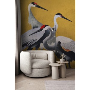 Komar Vliestapete Yellow Cranes: Gelbe Fototapete mit Kranich-Motiv im Wohnraum.