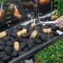 Flash Anzündwolle, 32 Stück, beim Anzünden von Grillkohle mit einem Stabfeuerzeug.