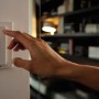 Bedienung des Philips Hue Dimmers zur Steuerung der White Ambiance Leuchte.