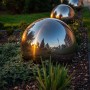 Intergarden Dekokugel, Ø 30 cm, Edelstahl, winterfest. Gartenkugel mit Spiegelung von Bäumen und Sonnenuntergang.