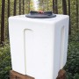 Weißer 60L Kubus Trinkwasser Wassertank aus PE mit schwarzem Deckel und Füllstandsanzeige, ideal für Garten & Camping.