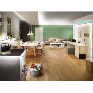 Wohnraum mit Paulmann MaxLED Streifen als indirekte Beleuchtung in warmweiß.