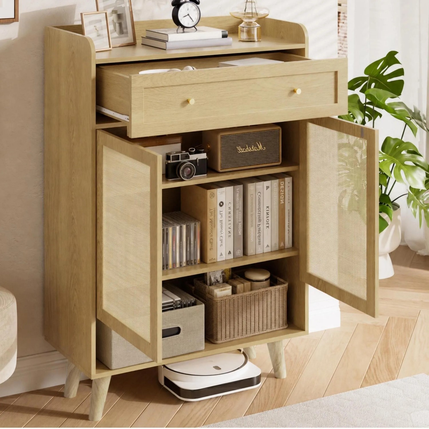 Heller Merax Rattan Schuhschrank 80x105 cm mit Schublade, 2 Türen mit Rattan-Einsätzen und Regalböden.