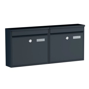 Basi Briefkasten Set, 2 anthrazitfarbene Wandbriefkästen mit Schloss und Namensschild.