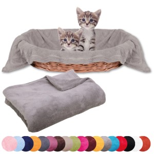 Bestlivings Katzendecke hellgrau, Mikrofaser, 90x140cm. Katzen im Korb mit Decke.