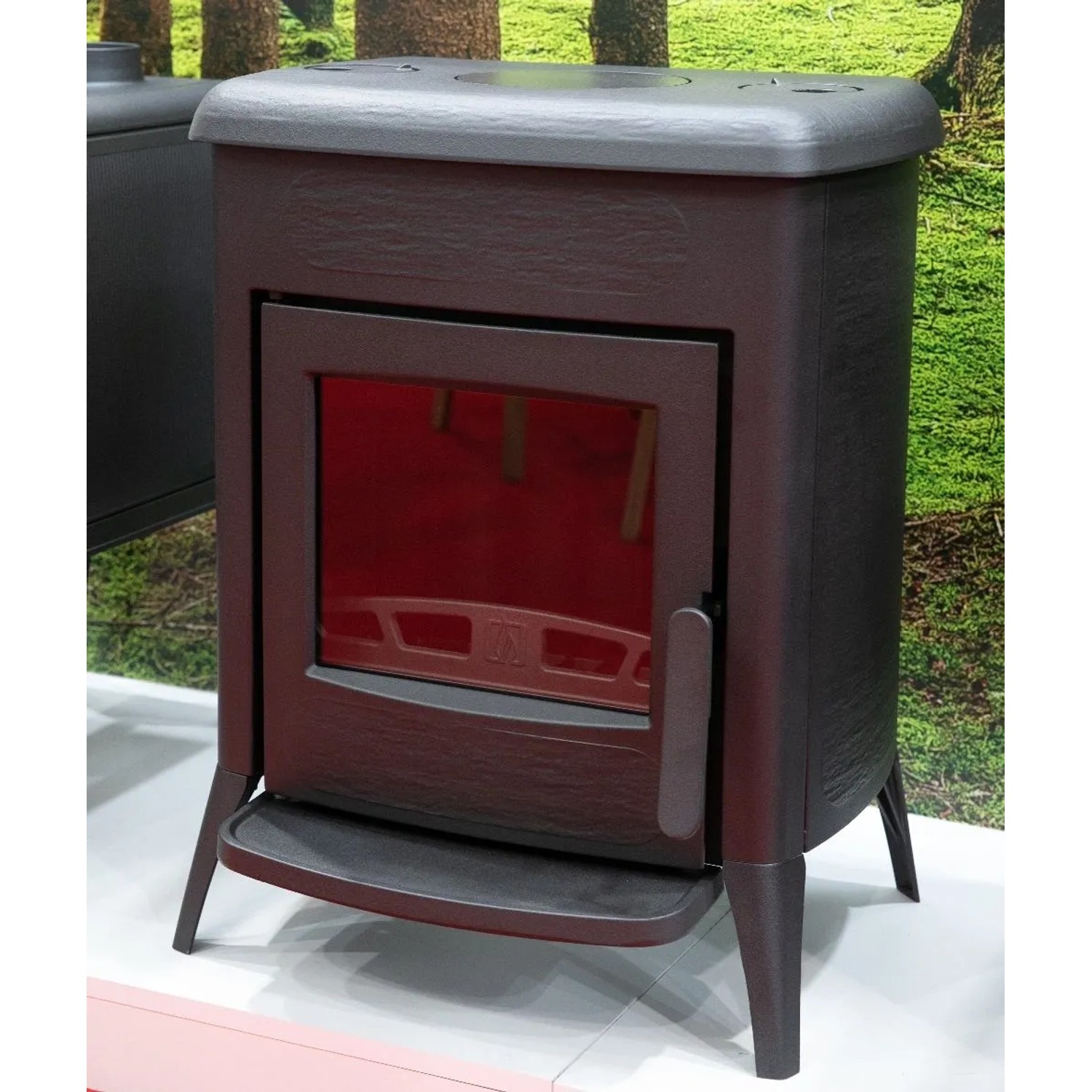 Gusskaminofen Amity 3 mit Herdplatte, 8 kW Leistung. Kaminofen aus Gusseisen mit Sichtscheibe.