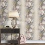 Erismann Vliestapete Aurora Lucent Bloom lila mit Blumenmuster im Raum.