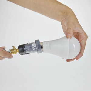 JBL LED Tageslichtlampe mit E27 Fassung für Terrarienbeleuchtung.