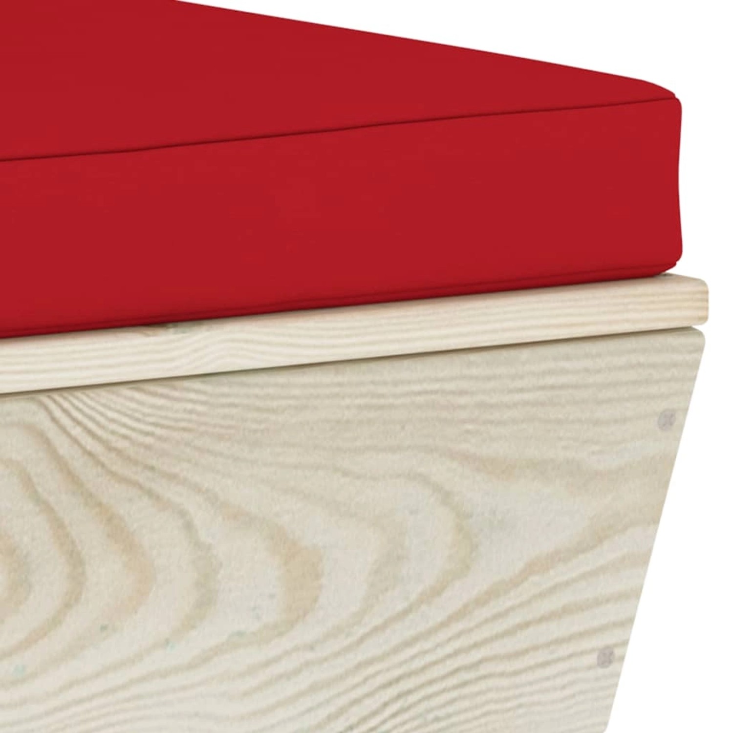 Detailansicht: Garten Palettensofa 2-Sitzer aus Fichtenholz mit rotem Kissen.