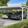 Weißer Skan Holz Doppelcarport Emsland mit zwei geparkten Autos im Garten.