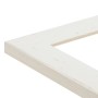 Detailansicht: Weißer Bilderrahmen aus Massivholz im Landhausstil für 10x15 cm Fotos.