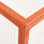 Detailansicht eines Kaninchenstalls aus Tannenholz mit Drahtgitter.