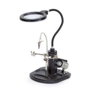 Blanko Löthilfe Deluxe mit LED-Lupe, Krokodilklemmen und Lötzinnabroller für präzises Löten.