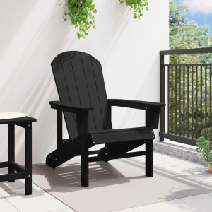 Schwarzer vidaXL Adirondack-Stuhl aus HDPE auf Terrasse. Klassisches Design mit breiten Armlehnen für Garten & Balkon.