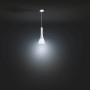 Weiße Philips Hue Explore Pendelleuchte mit Dimmer, warmweiß bis kaltweiß.