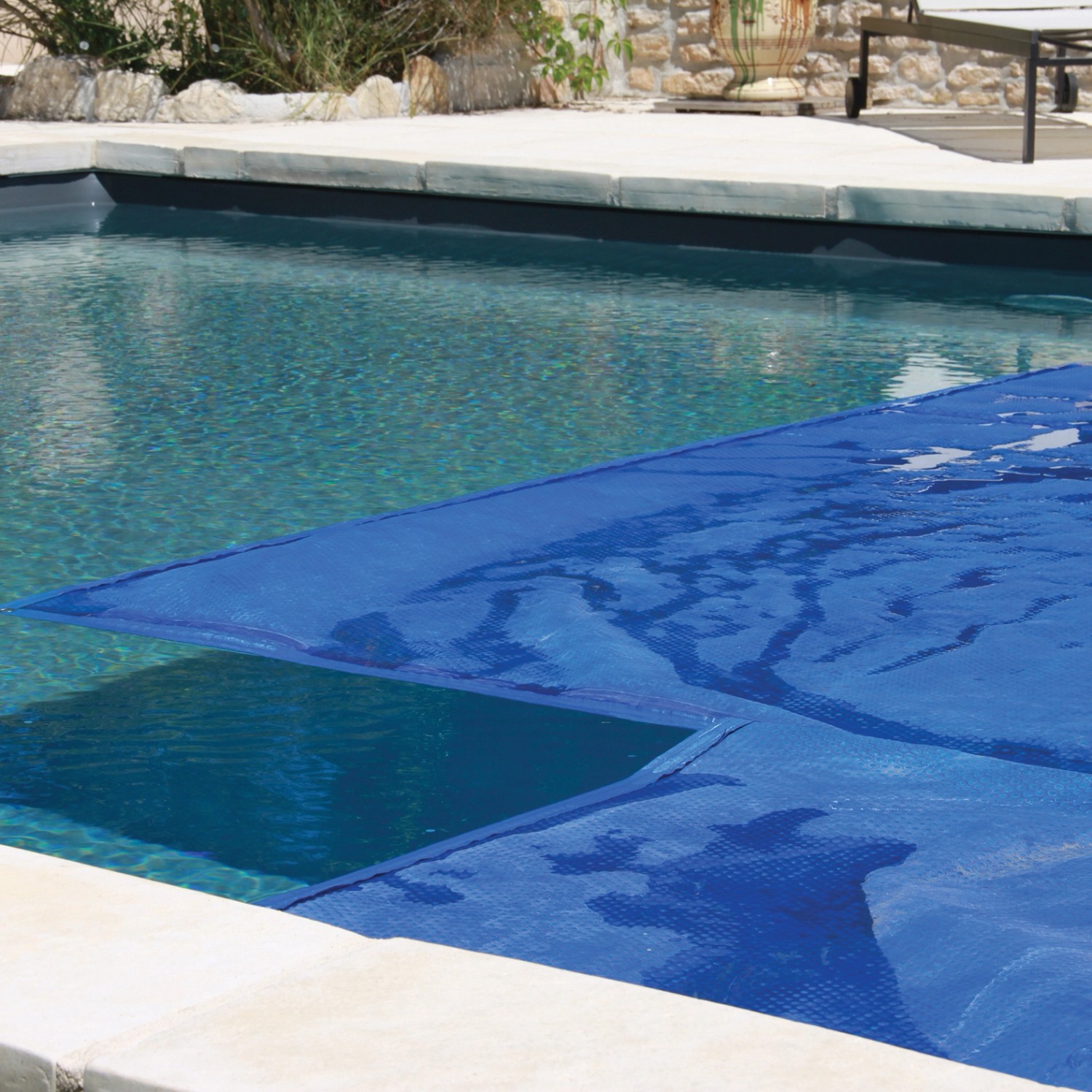Blau schimmernde Summer Fun Solarfolie auf Pool, geeignet für Rundpools von 450 cm bis 460 cm.